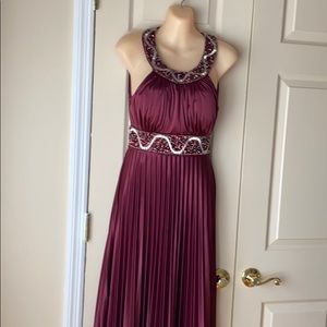 ❣️Beautiful Beaded Floor Length Gown - LIKE NEW❣️